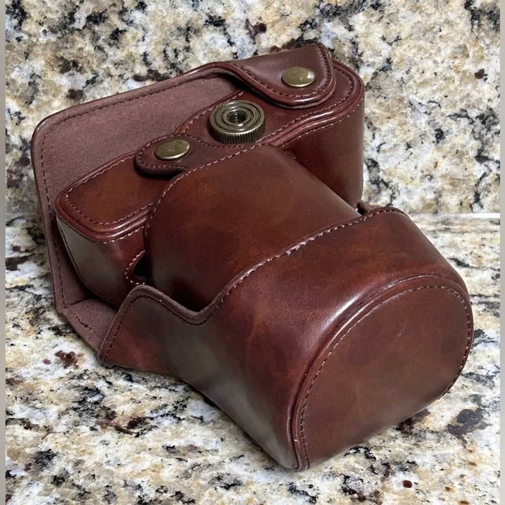 Mega Gear Leather Camera Case, Nice Color, Model unknown, EUC